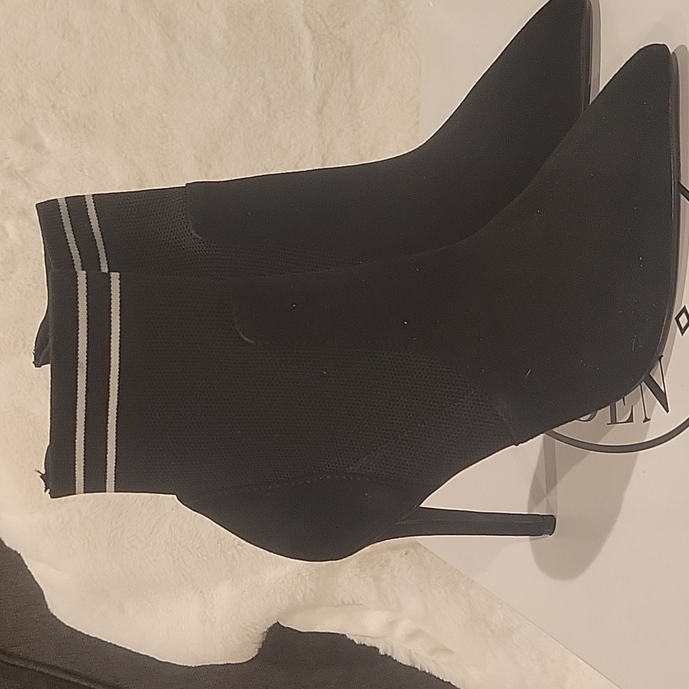 Steve Madden Black Bootied